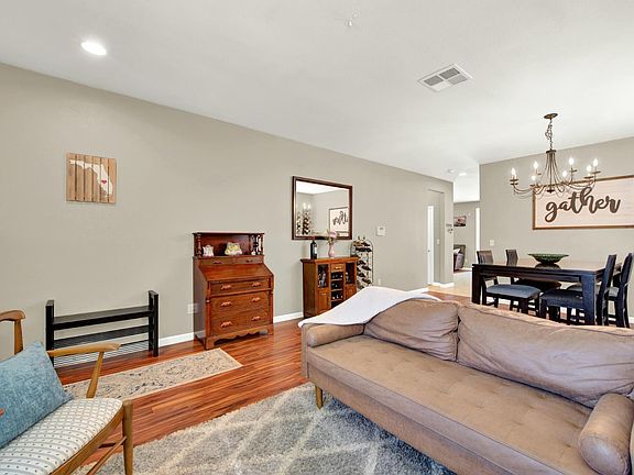 3rd image of 2282 Newcastle Drive