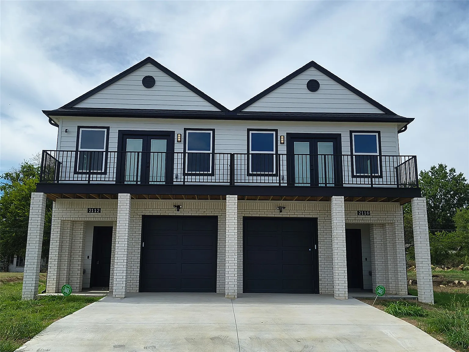 3 bed, 2.5 bath, 1790 sqft, $2,200 — Photo 1