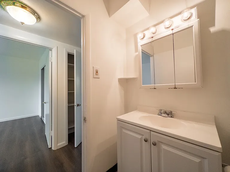 Whiteland Ave Apartments — Photo 3
