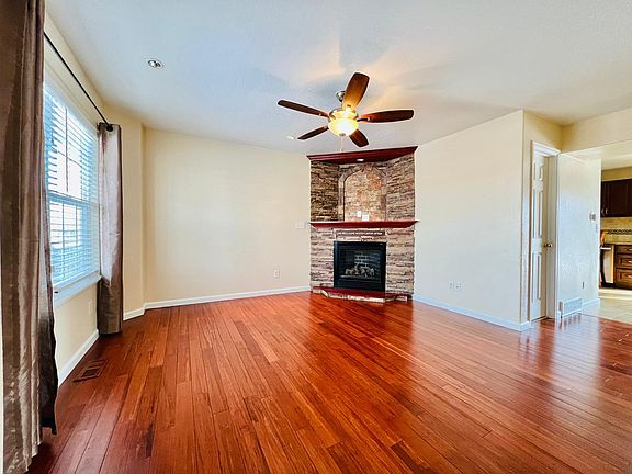 Living room gas fireplace pic #3