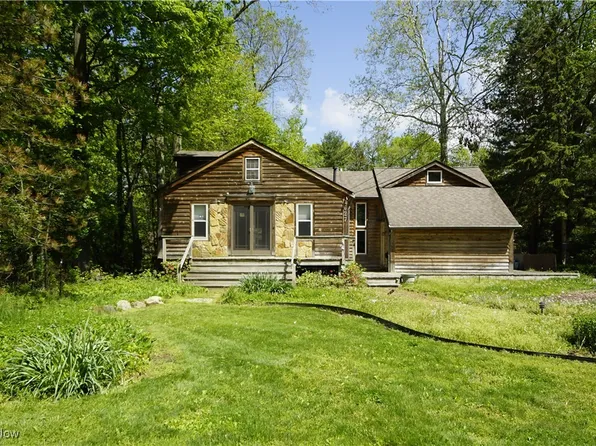 4627 Martin Dr, North Olmsted, OH 44070