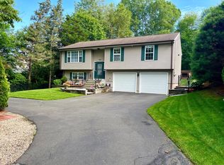 168 Cooper Ln, Hamden, CT 06514