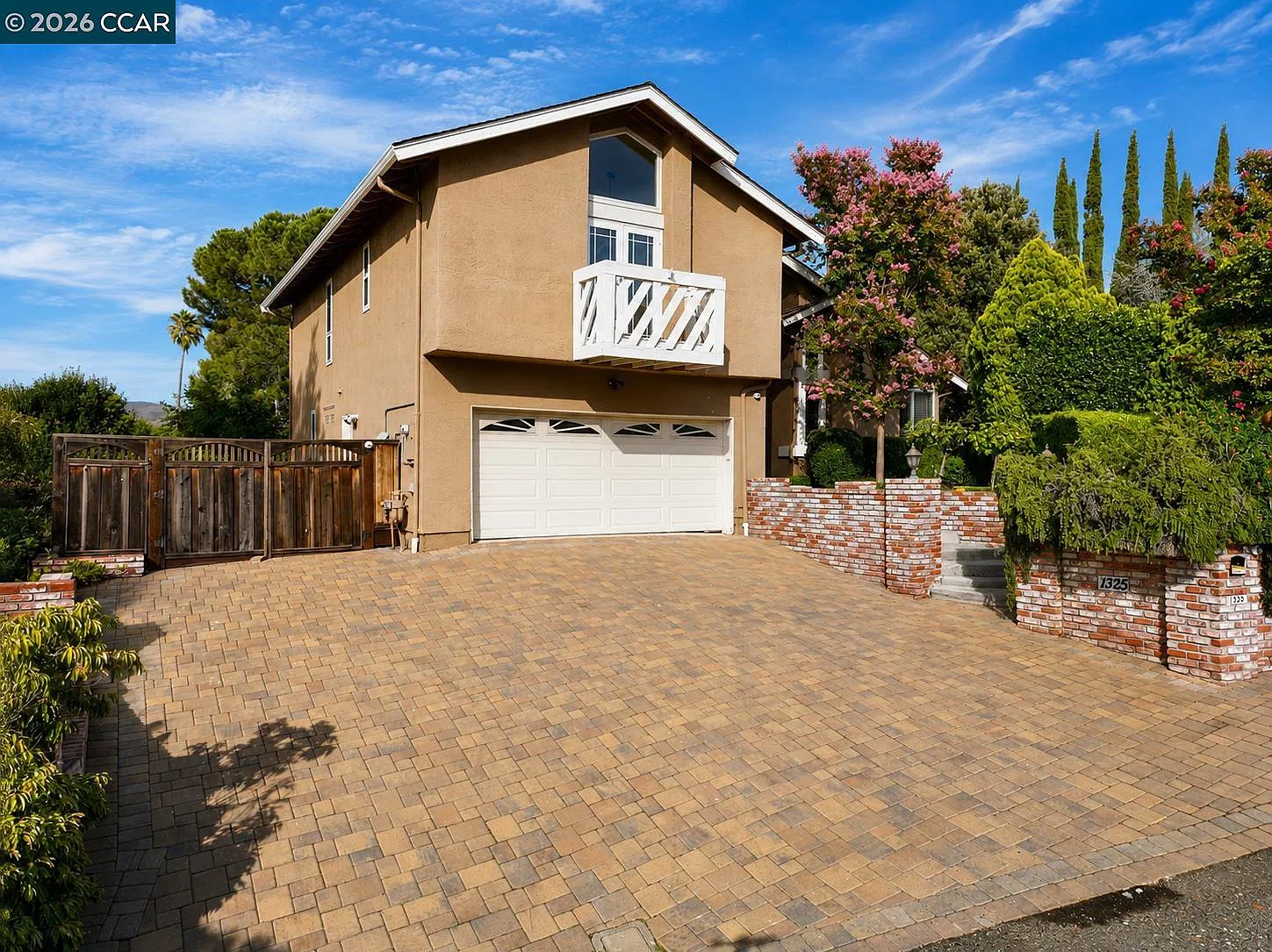 4 bed, 1974 sqft, $4,300 — Photo 1