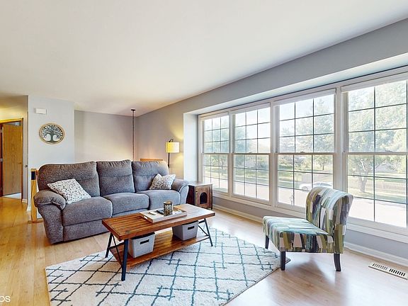 5th image of 10025 Cambridge Dr