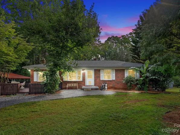 24 Vernon Lois Ln, Swannanoa, NC 28778