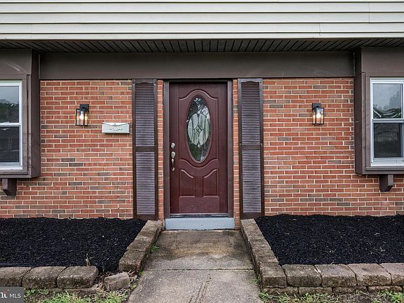 4th image of 82 Gabriel Ln