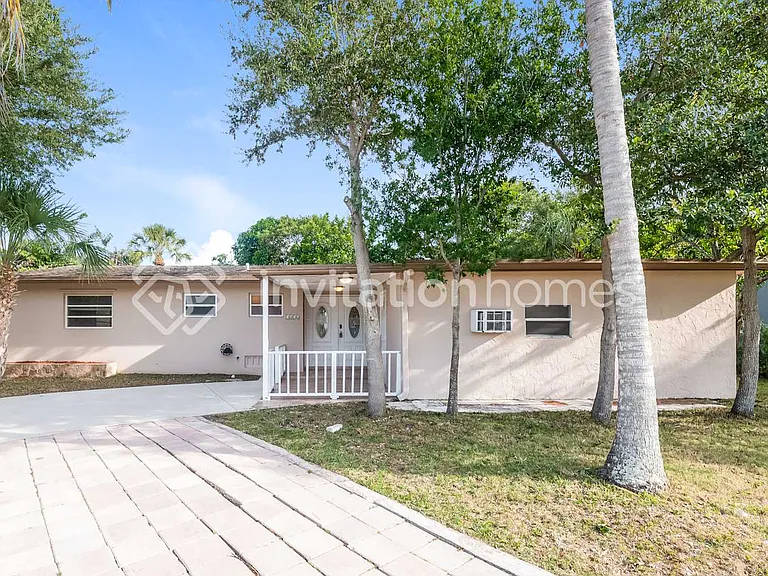 1612 NW 5th St — Photo 1