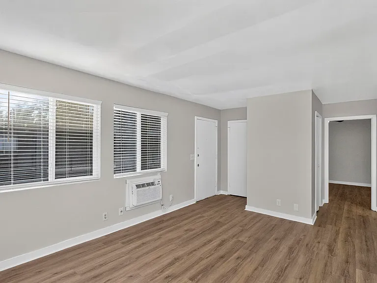 550 Harding Pl #E103 — Photo 5