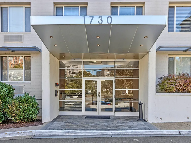 1730 Arlington Blvd — Photo 3