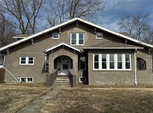 301 N Main St, Owaneco, IL 62555