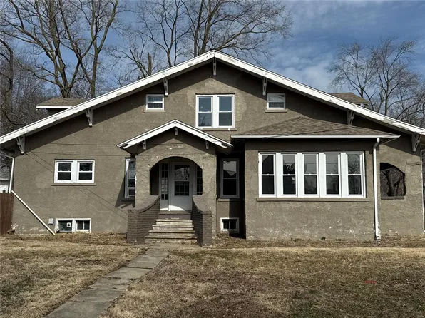 301 N Main St, Owaneco, IL 62555