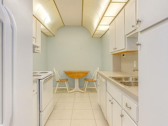 4th image of 3800 Hillcrest Drive #614