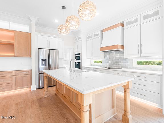 4th image of 119 SE 15th Street