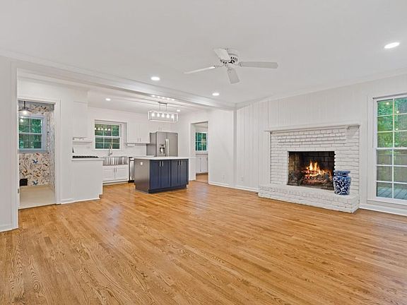 3rd image of 345 W Spalding Dr