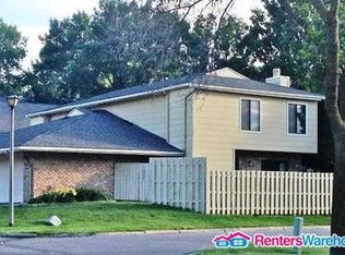 2142 Tamarin Trl, Golden Valley, MN 55427