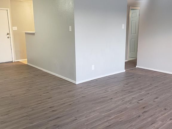 2nd image of 1015 S Plains Park Dr