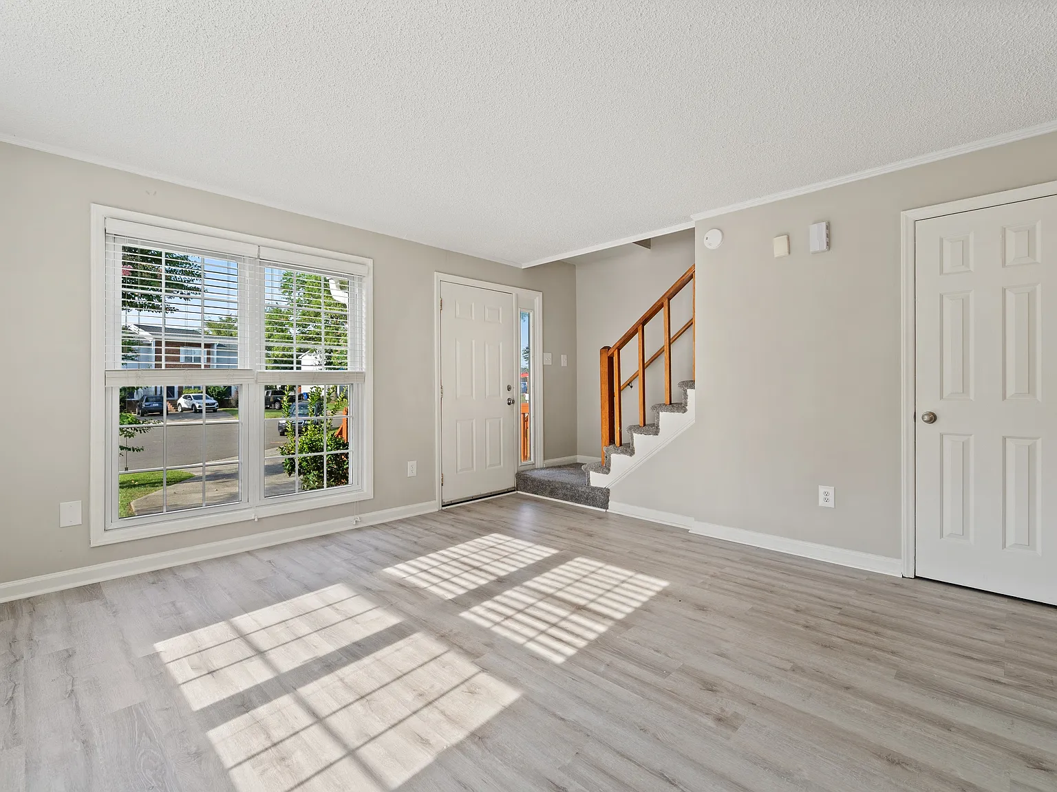 2 bed, 1000 sqft, $1,450 — Photo 3