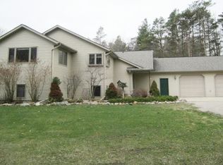 877 W Curtis Rd, Sanford, MI 48657