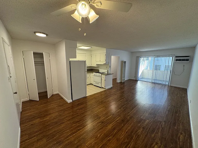 617 N Orange Dr — Photo 8