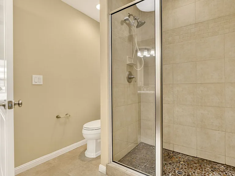 308-394 SW Eastman Pkwy — Photo 70
