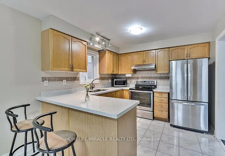 34 Ridgemore Cres — Photo 4