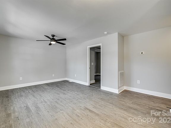5th image of 625 Noles Dr