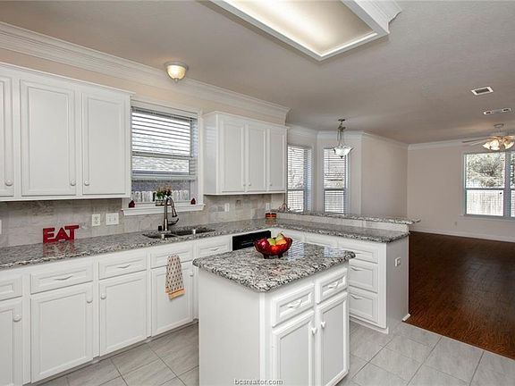 5th image of 3209 Von Trapp Ln