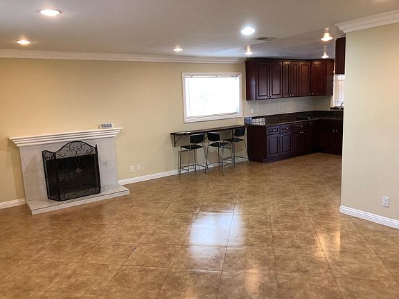 3rd image of 14052 Mooncrest St