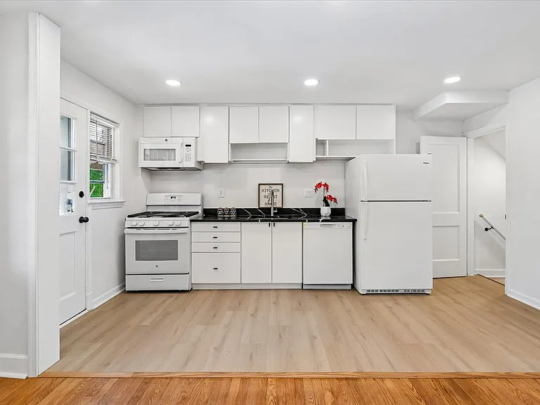 1612 Hardwick Rd — Photo 12