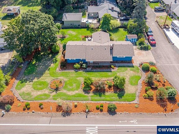 3rd image of 1395 NW Twins Ln