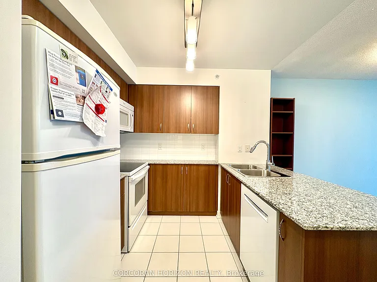 5740 Yonge St #708 — Photo 5