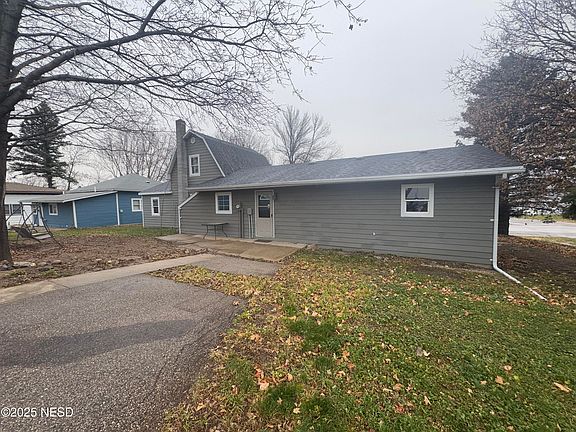 4th image of 404 Main Ave