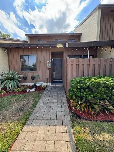 4183 SW 87th Ter Photo 1