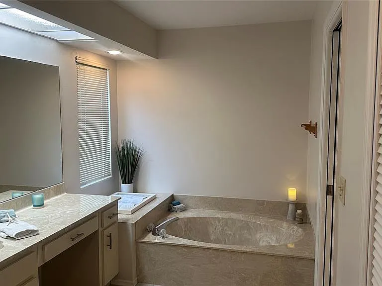 2193 Cork Oak St E — Photo 22