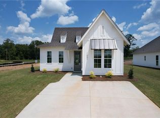 1011 Crossing Ct, Valley, AL 36854