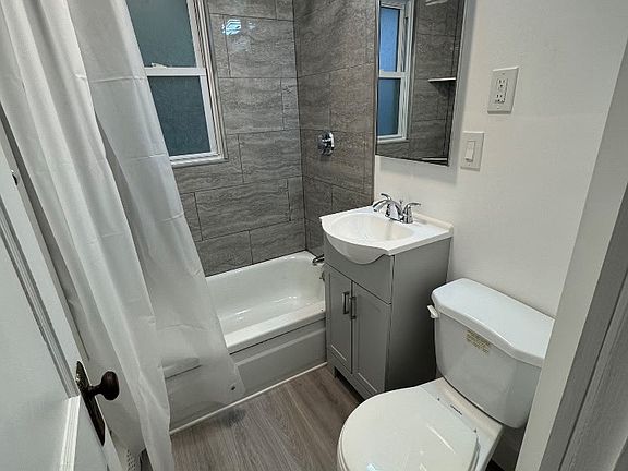 4th image of 25 Town Hill St #4