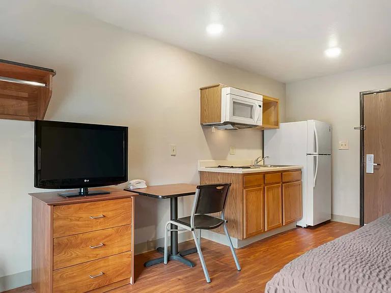 Studio Suite - 1 Queen Bed