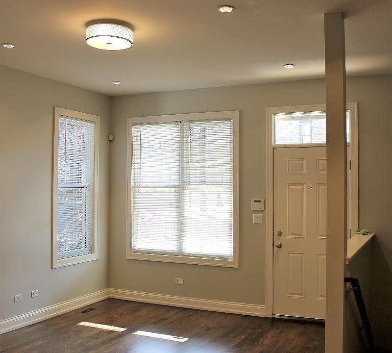 1st image of 2531 N Southport Ave #1R