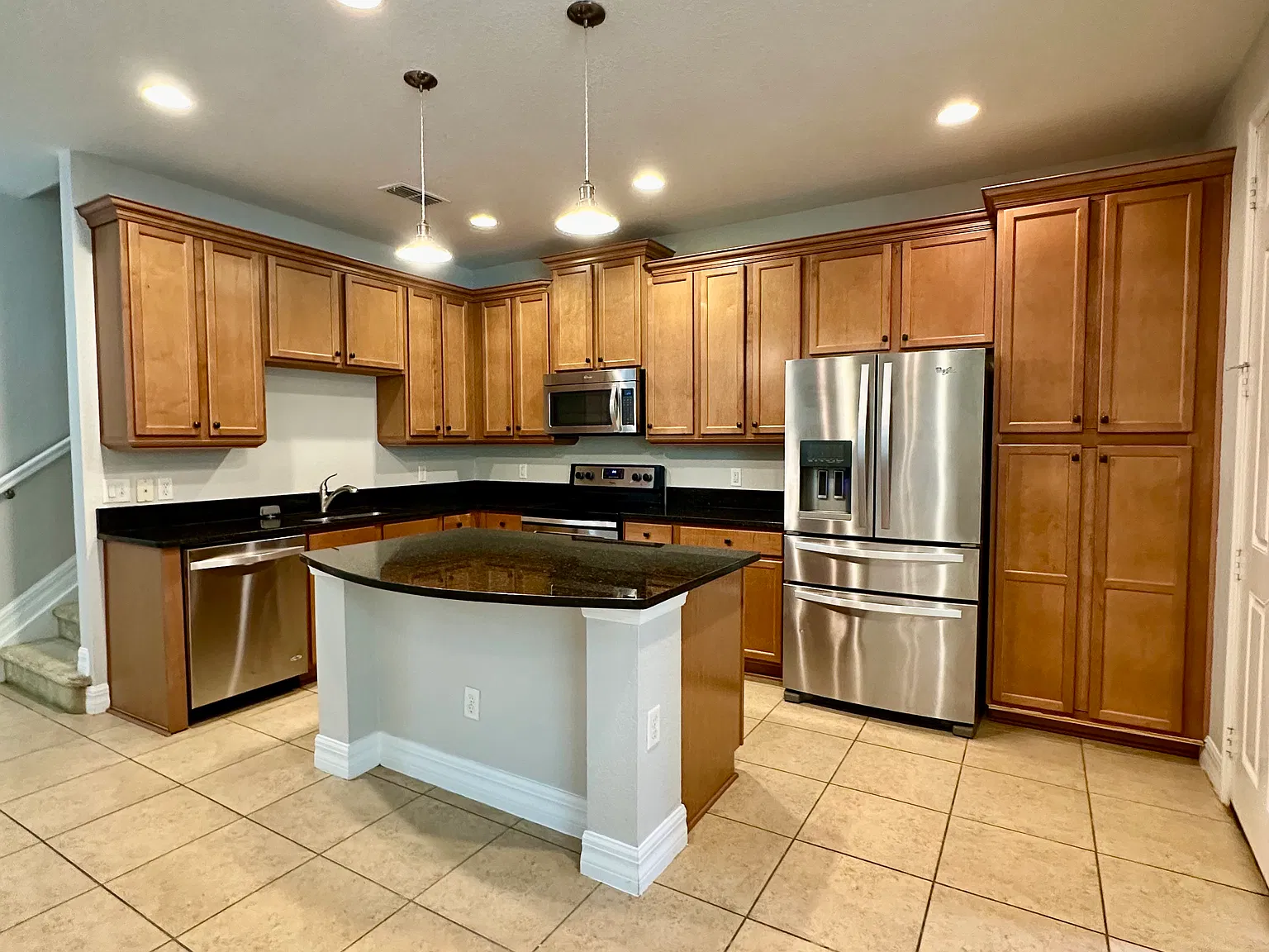 2 bed, 2.5 bath, 1639 sqft, $2,450 — Photo 4