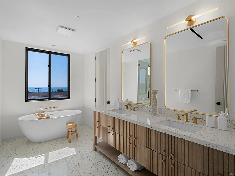 246 Playa Del Norte St — Photo 15