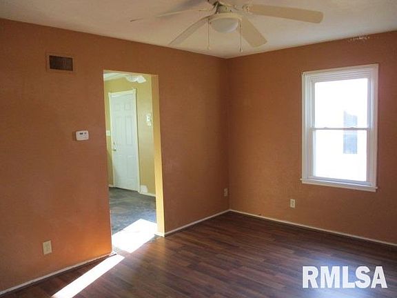3rd image of 3226 N California Ave