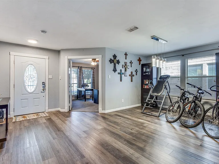 417 Niagara Falls Dr — Photo 4