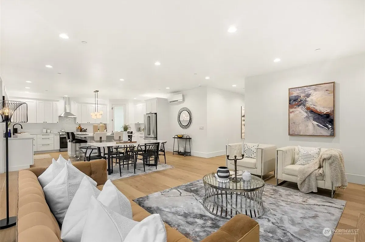 6 bed, 5.5 bath, 4180 sqft, $945 — Photo 4