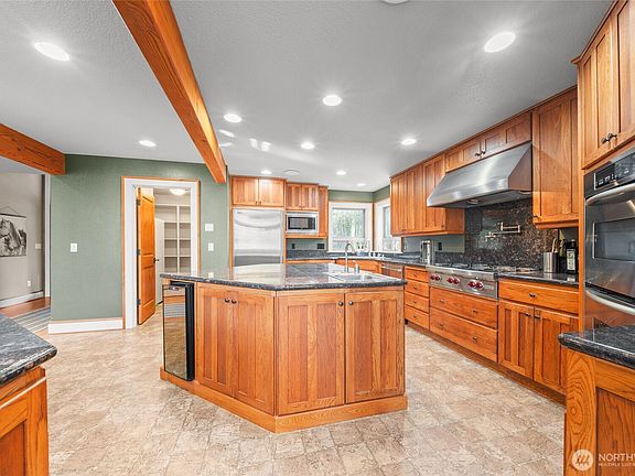 5th image of 340 Arrowhead Road