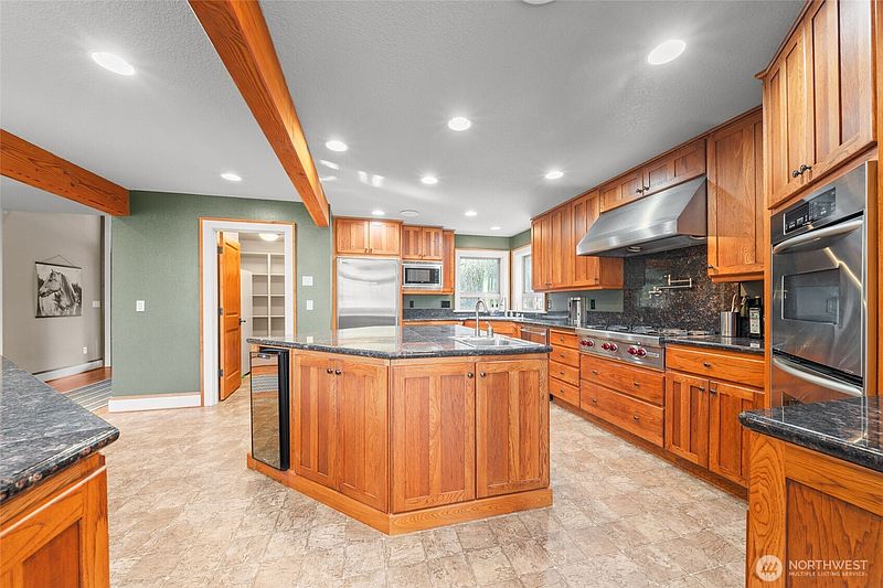 5th image of 340 Arrowhead Road