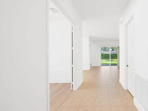 5th image of 6843 Montrose Way