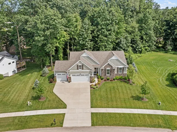 6682 Summer Meadows Dr NE, Rockford, MI 49341