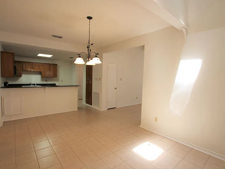 5839 Creekside Cir — Photo 9