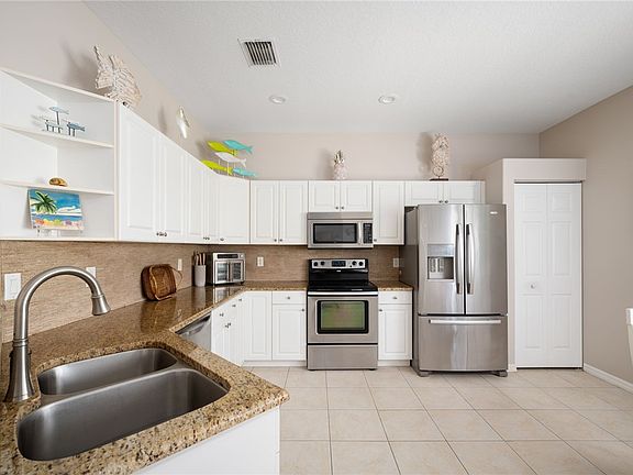 5th image of 1336 Shoreline Cir