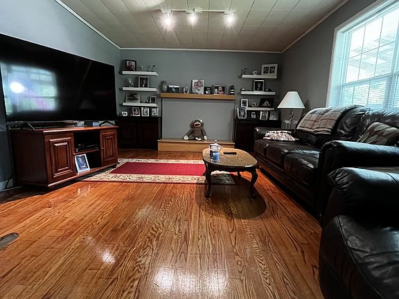 4th image of 445 King St